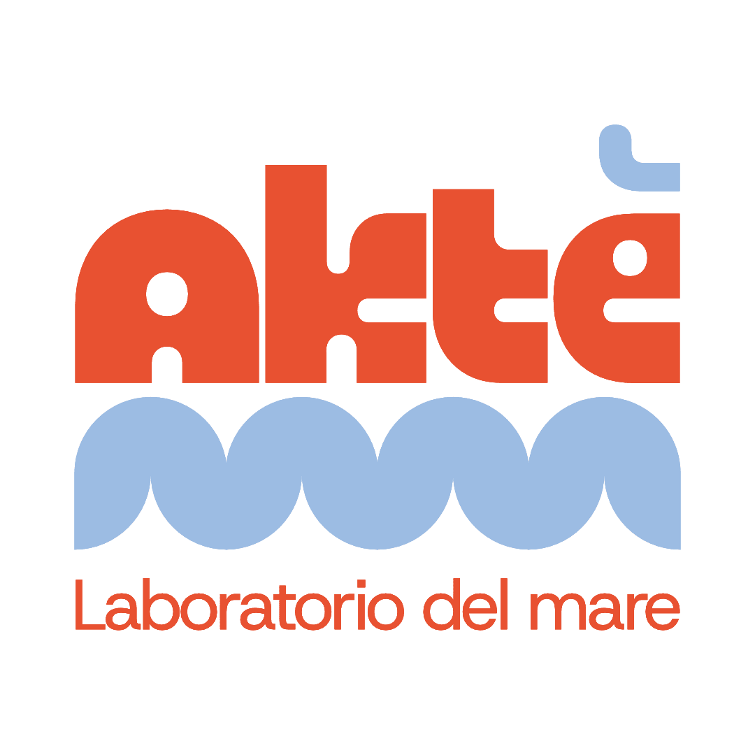 AKTÈ - LABORATORIO DEL MARE | png akte 1080x1080 1 | Spazi Fotografici png akte 1080x1080 1 | Spazi Fotografici | Scuola ed eventi di fotografia | https://spazifotografici.it/wp-content/uploads/2021/02/cropped-favicon-spazi-fotografici_nerobianco.png