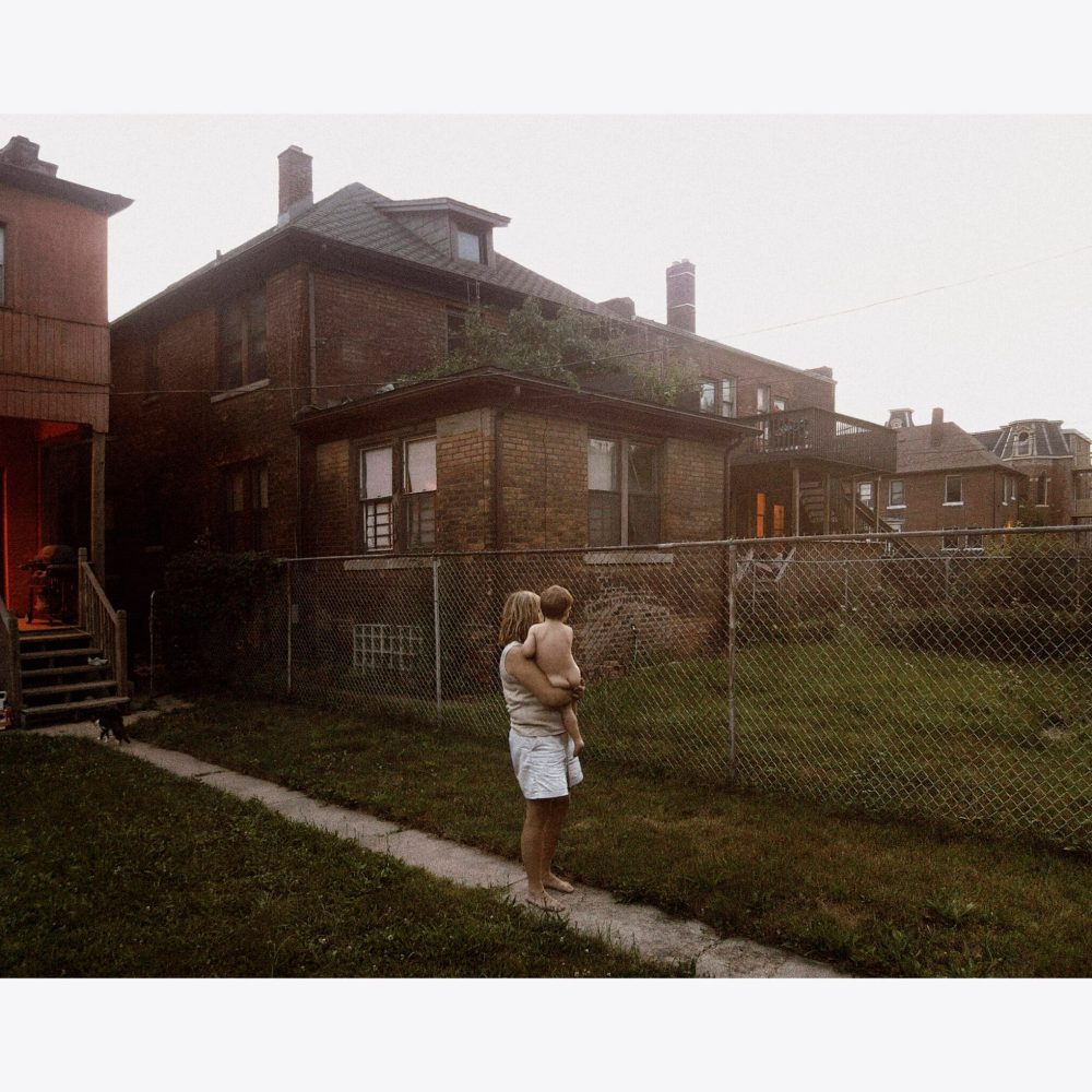 Fotografia Documentaria 2023 | 002 Luca Santese Detroit Mary a single mother with her son 2009 30 × 40 cm 118 × 157 in scaled | Spazi Fotografici 002 - Luca Santese - Detroit - Mary, a single mother, with her son, 2009 - 30 × 40 cm (11,8 × 15,7 in)