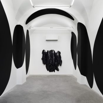 Installation view André Mendes - Ainda não, 2019. Courtesy of Matèria. Photo Roberto Apa - 07